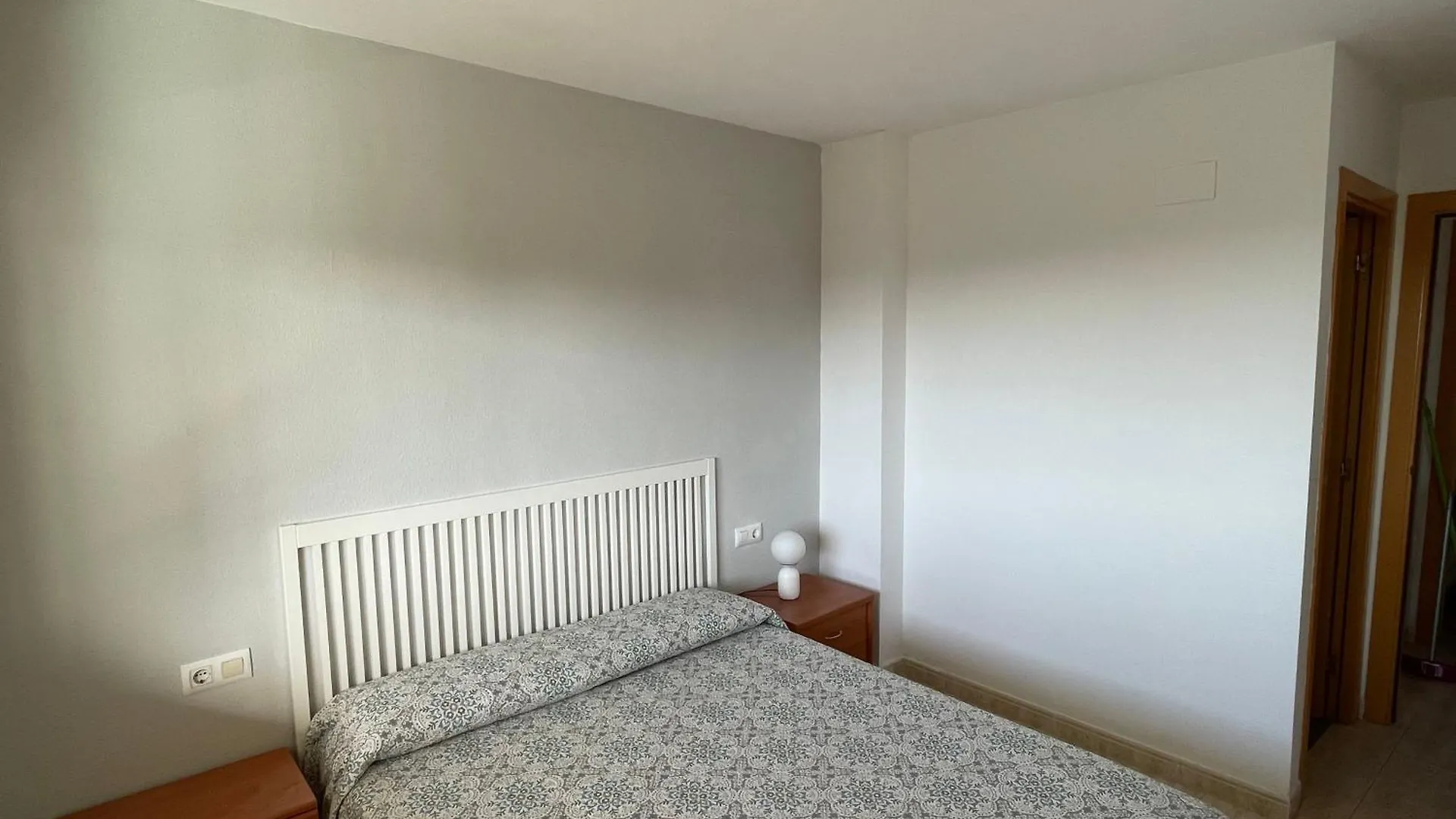 Peaceful Apartment With Sea View And Parking In Cap Salou