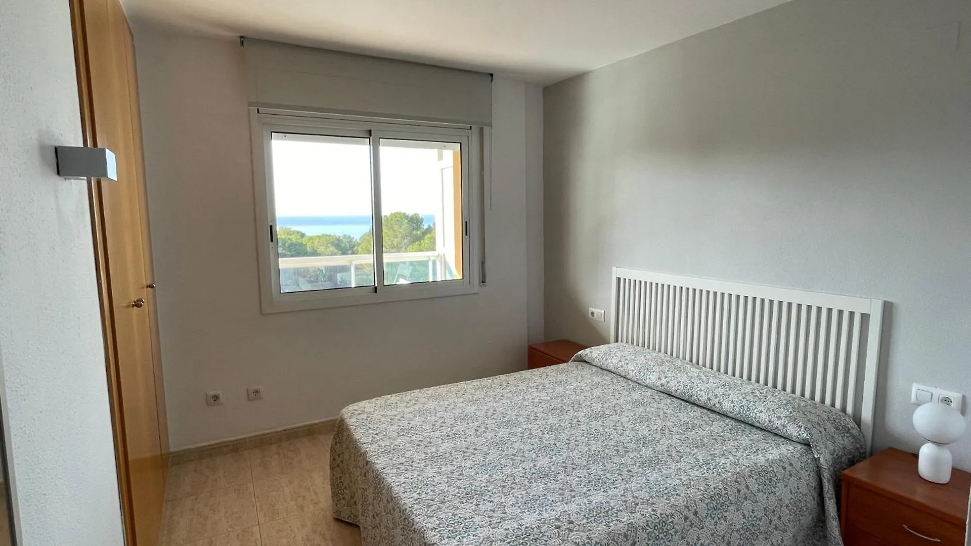 Peaceful Apartment With Sea View And Parking In Cap Salou