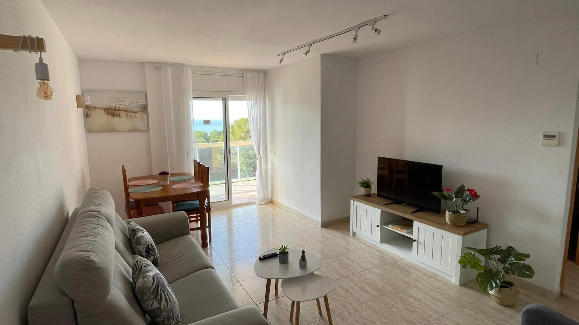 Peaceful Apartment With Sea View And Parking In Cap Salou